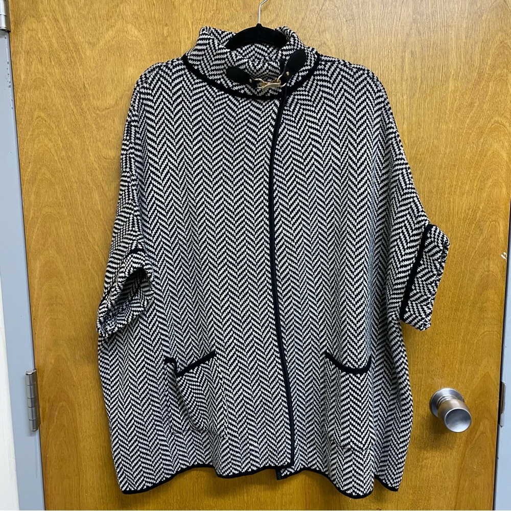 Cejon Black and Ivory Herringbone Knit Poncho with Toggle Closure. NWT